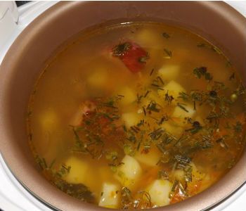Гороховый суп с копчеными ребрышками