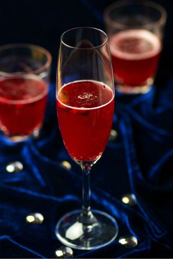 Клюквенный коктейль с шампанским и сидром