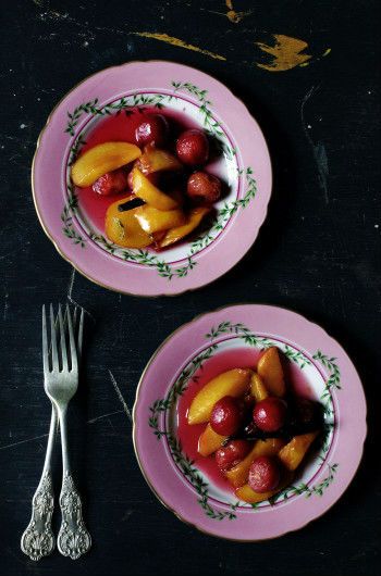 Персики с вишней в папильотке