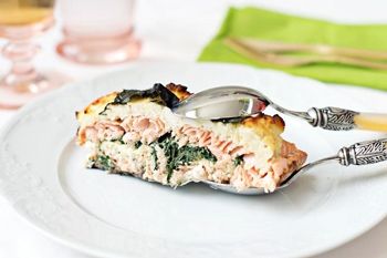Пирог с лососем и шпинатом в мультиварке