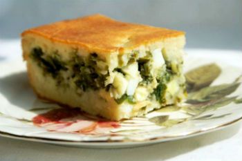 Пирог с зеленым луком и яйцом в мультиварке