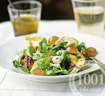 Салат из капусты со свининой и виноградом