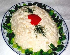 Слоеный салат с рыбой