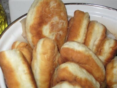 Пирожки картошка с сосиской