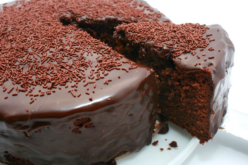Испечь шоколадный торт фото