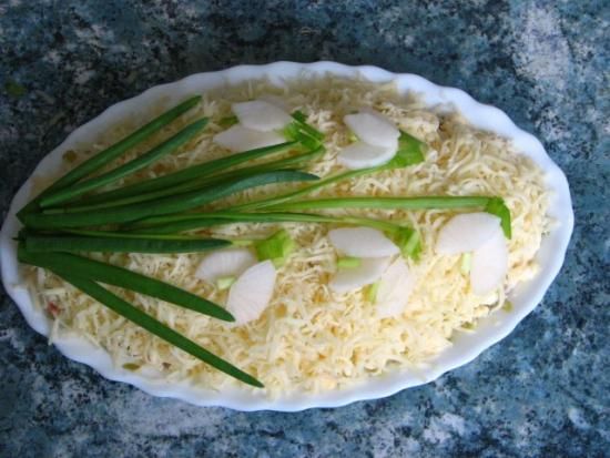 Как можно украсить салат мимоза