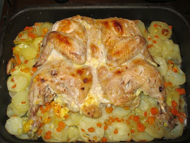 Как сделать курицу в духовке с картошкой