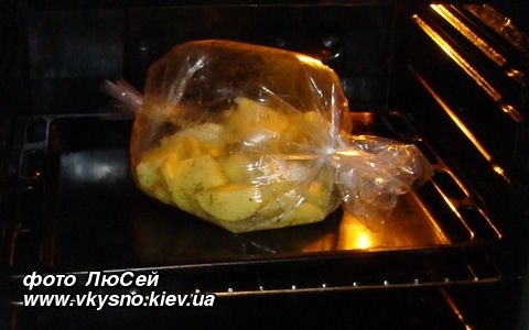 Картофель запеченный в кожуре с чесноком