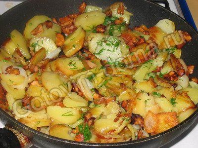 Картошка с опятами жареная