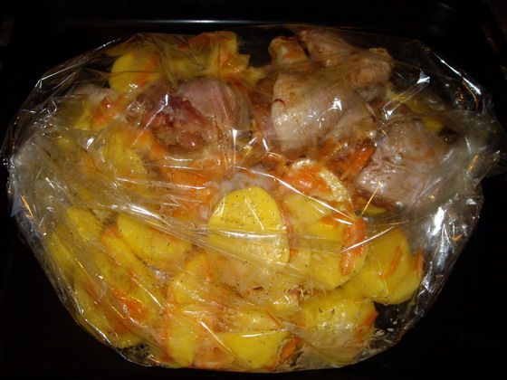 Курица с картошкой запеченная в пакете для запекания