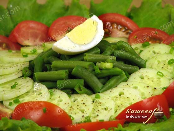Летний салат с яйцом