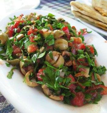 Постный салат с оливками