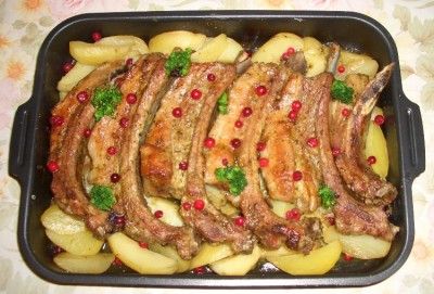 Ребра свиные в духовке с картошкой