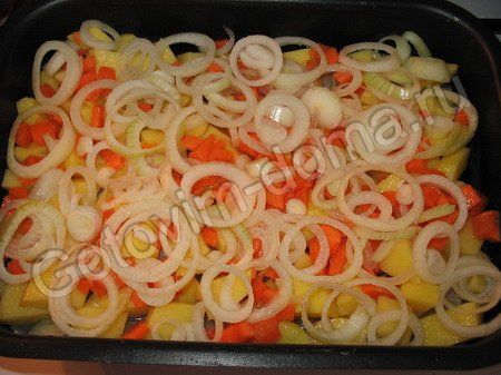 Рыба запеченная с овощами в духовке