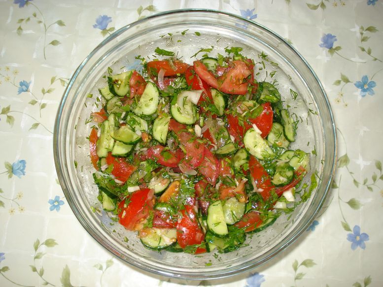 Салат помидоры огурцы