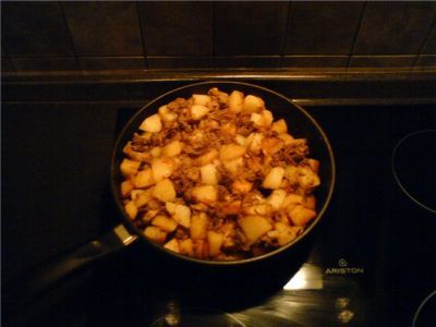 Жареный картофель с тушенкой