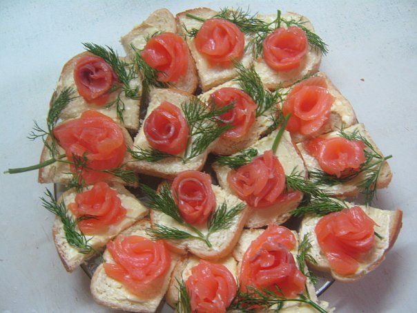 Бутерброды с красной рыбой оформление фото