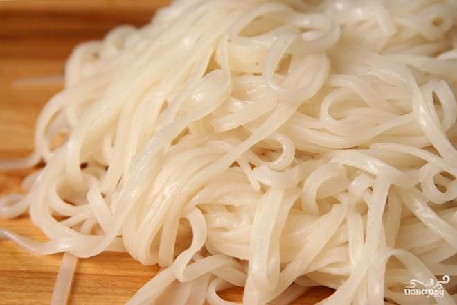 Как вкусно приготовить салат из рисовой лапши
