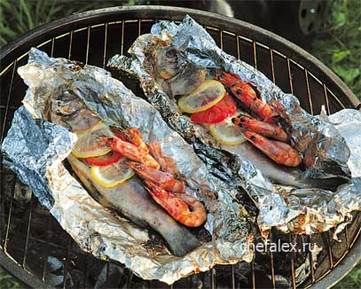 Рыба запеченная на углях в фольге
