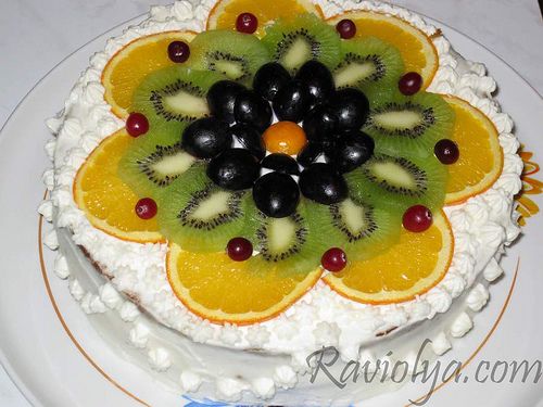 Украшения торта фруктами