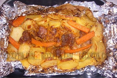 Картошка с мясом в духовке в фольге