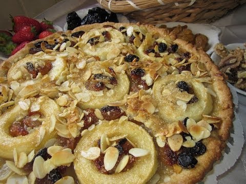 Рецепт - Пирог из песочного теста с яблоками, орехами и сухофруктами